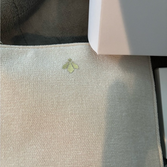 Guerlain White and Gold Serum & Face Oil - Picture 6 of 7